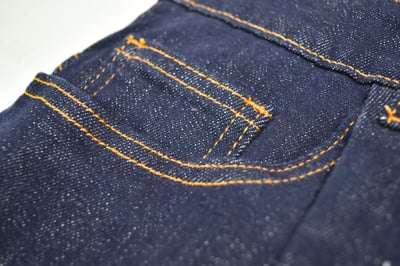 CLASSIC LOGO RAW JEANS4