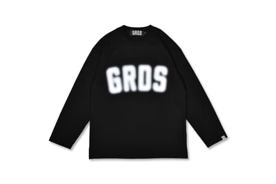 OUT OF FOCUS LOGO L/S TEE(黑)1