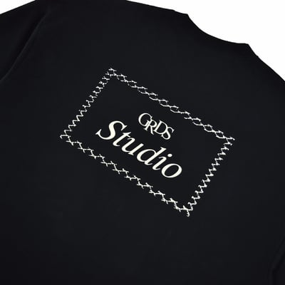 Barbed Frame L/S Tee(黑)2