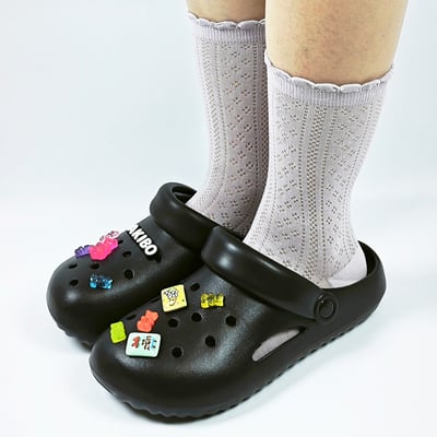 【買1送1】AKIBO泡芙洞洞鞋-經典黑(女款、雲朵感、輕量、兩穿、防水) / 內附AKIBO品牌鞋扣1個。現在買再送鞋扣組(不挑款)13