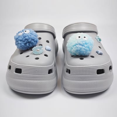 【買1送1】AKIBO厚底洞洞鞋-質感灰(女款、6公分厚底增高、寬楦、輕量、兩穿、防水) / 內附AKIBO品牌鞋扣1個。現在買再送鞋扣組(不挑款)8