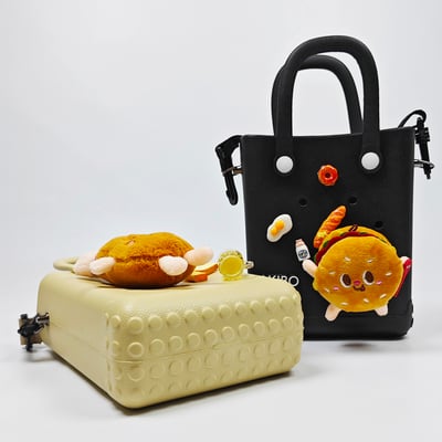 【買1送1】AKIBO吐司包-經典黑(創意點點洞洞包。中性款、輕量、防水) / 內附AKIBO品牌鞋扣1個。現在買再送鞋扣組(不挑款)