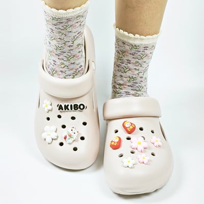 【買1送1】AKIBO泡芙洞洞鞋-櫻花粉(女款、雲朵感、輕量、兩穿、防水) / 內附AKIBO品牌鞋扣1個。現在買再送鞋扣組(不挑款)10