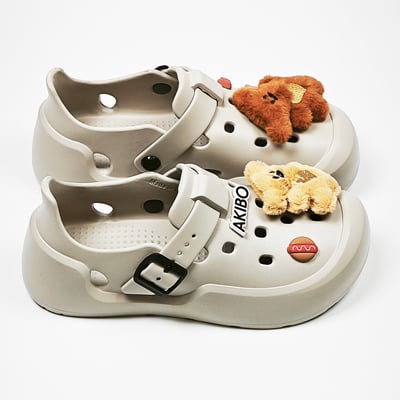 【買1送1】AKIBO全方位機能洞洞鞋-質感灰(中性款、雲朵感、輕量、防水) / 內附AKIBO品牌鞋扣1個。現在買再送鞋扣組(不挑款)4