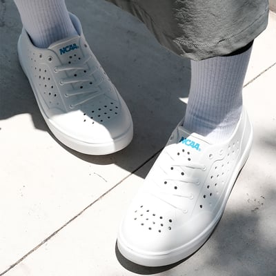 【買1送1】NCAA防水休閒鞋(洞洞鞋)-白(中性款、耐走、輕量、防水)。現在買再送鞋扣組(不挑款)2
