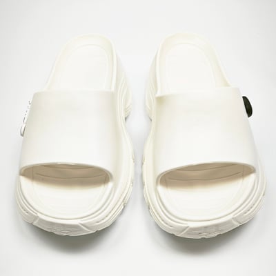 【買1送1】AKIBO韓系動感厚底涼鞋-牛奶白(女款、5公分厚底增高、輕量、防水) / 內附AKIBO品牌鞋扣1個。現在買再送鞋扣組(不挑款)4