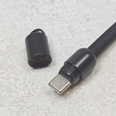 AKIBO簡約充電手機掛繩-經典黑(中性款、快充、耐磨、耐重、TYPE-C to TYPE-C、短款、頸掛) / 內附AKIBO品牌手機掛片1個7