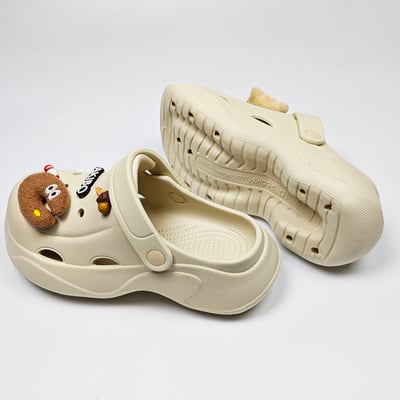 【買1送1】AKIBO波浪厚底洞洞鞋-奶油白(女款、6公分厚底增高、輕量、兩穿、防水) / 內附AKIBO品牌鞋扣1個。現在買再送鞋扣組(不挑款)7