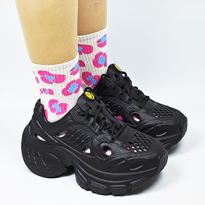 【買1送1】AKIBO輕量透氣老爹鞋-經典黑(女款、6公分厚底增高、一體成型、輕量、耐走、防水) / 內附AKIBO品牌鞋扣1個。現在買再送鞋扣組(不挑款)9