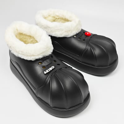 【買1送1】AKIBO毛毛洞洞短靴-經典黑(女款、4公分厚底增高、雲朵感、輕量、保暖) / 內附AKIBO品牌鞋扣2個。現在買再送鞋扣組(不挑款)3