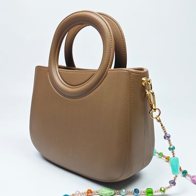 【買1送1】AKIBO滿月包-焦糖咖/波西米亞寶石背帶(肩背手提洞洞包。中性款、輕量、防水) / 內附AKIBO品牌鞋扣1個。現在買再送鞋扣組(不挑款)7