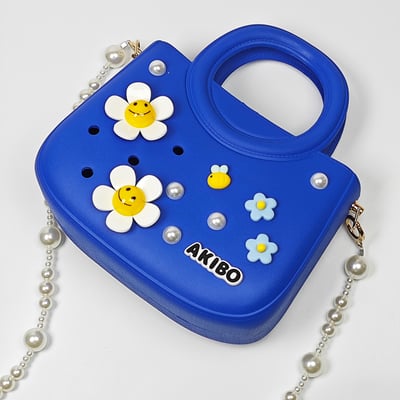 【買1送1】AKIBO滿月包-寶石藍 / 雅緻珍珠背帶 (肩背手提洞洞包。中性款、輕量、防水) / 內附AKIBO品牌鞋扣1個。現在買再送鞋扣組(不挑款)5