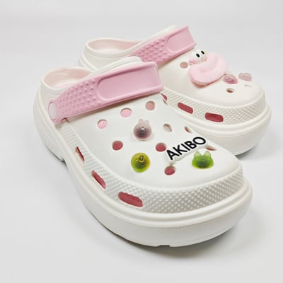 【買1送1】AKIBO點點厚底洞洞鞋-牛奶白(女款、5公分厚底增高、寬楦、雲朵感、輕量、兩穿、防水) / 內附AKIBO品牌鞋扣1個。現在買再送鞋扣組(不挑款)3