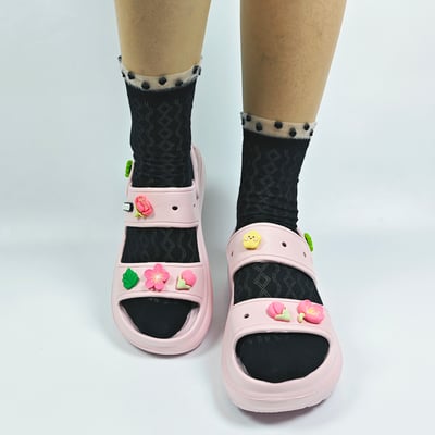 【買1送1】AKIBO千層洞洞鞋-櫻花粉(女款、耐走、兩穿、防水) / 內附AKIBO品牌鞋扣1個。現在買再送鞋扣組(不挑款)4