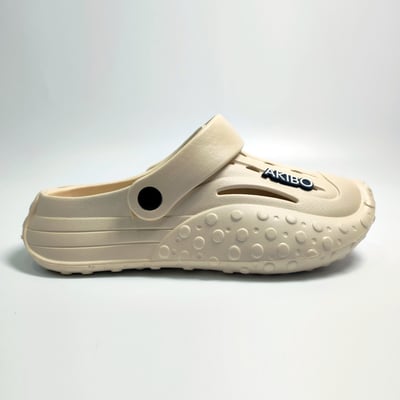 【買1送1】AKIBO戶外機能洞洞鞋-奶茶(中性款、寬楦、雲朵感、輕量、兩穿、防水) / 內附AKIBO品牌鞋扣1個。現在買再送鞋扣組(不挑款)17