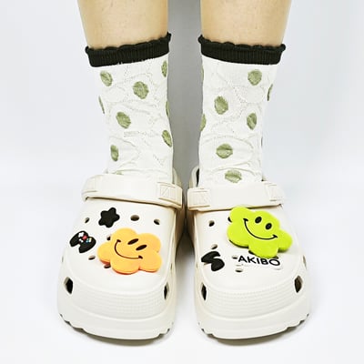 【買1送1】AKIBO餅乾洞洞鞋(二代)-奶油白(中性款、輕量、耐走、兩穿、防水) / 內附AKIBO品牌鞋扣1個。現在買再送鞋扣組(不挑款)5