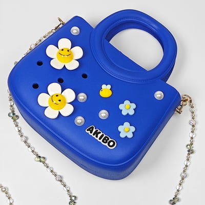 【買1送1】AKIBO滿月包-寶石藍 / 巴洛克彩珠背帶 (肩背手提洞洞包。中性款、輕量、防水) / 內附AKIBO品牌鞋扣1個。現在買再送鞋扣組(不挑款)5