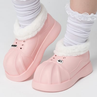 【買1送1】AKIBO毛毛洞洞短靴-櫻花粉(女款、4公分厚底增高、雲朵感、輕量、保暖) / 內附AKIBO品牌鞋扣2個。現在買再送鞋扣組(不挑款)6