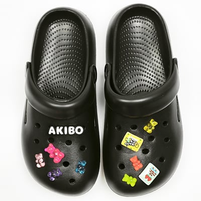 【買1送1】AKIBO泡芙洞洞鞋-經典黑(女款、雲朵感、輕量、兩穿、防水) / 內附AKIBO品牌鞋扣1個。現在買再送鞋扣組(不挑款)2