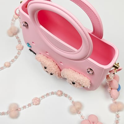 【買1送1】AKIBO滿月包-櫻花粉/珠光雪羽背帶(肩背手提洞洞包。中性款、輕量、防水) / 內附AKIBO品牌鞋扣1個。現在買再送鞋扣組(不挑款)3