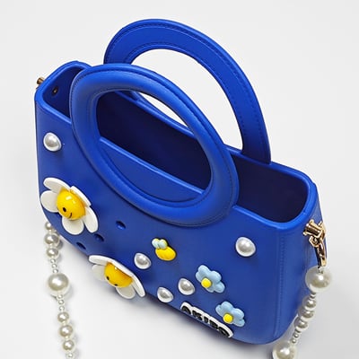 【買1送1】AKIBO滿月包-寶石藍 / 雅緻珍珠背帶 (肩背手提洞洞包。中性款、輕量、防水) / 內附AKIBO品牌鞋扣1個。現在買再送鞋扣組(不挑款)3