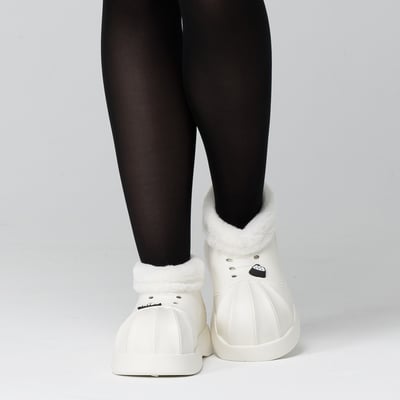 【買1送1】AKIBO毛毛洞洞短靴-牛奶白(女款、4公分厚底增高、雲朵感、輕量、保暖) / 內附AKIBO品牌鞋扣2個。現在買再送鞋扣組(不挑款)4