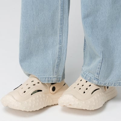 【買1送1】AKIBO戶外機能洞洞鞋-奶茶(中性款、寬楦、雲朵感、輕量、兩穿、防水) / 內附AKIBO品牌鞋扣1個。現在買再送鞋扣組(不挑款)10