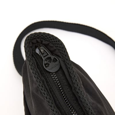 Angelia&Pets輕防撥水側肩包-黑8