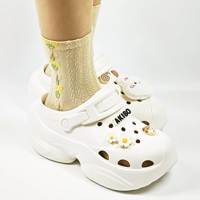 【買1送1】AKIBO搖滾老爹洞洞鞋-牛奶白(女款、6公分厚底增高、輕量、兩穿、防水) / 內附AKIBO品牌鞋扣1個。現在買再送鞋扣組(不挑款)12