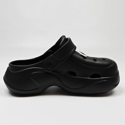 【買1送1】AKIBO波浪厚底洞洞鞋-經典黑(女款、6公分厚底增高、輕量、兩穿、防水)  / 內附AKIBO品牌鞋扣1個。現在買再送鞋扣組(不挑款)17