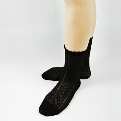 AKIBO日系優雅鏤空中筒襪(三件組)-女款8