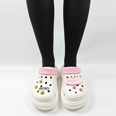 【買1送1】AKIBO點點厚底洞洞鞋-牛奶白(女款、5公分厚底增高、寬楦、雲朵感、輕量、兩穿、防水) / 內附AKIBO品牌鞋扣1個。現在買再送鞋扣組(不挑款)9