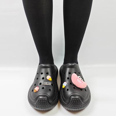 【買1送1】AKIBO帆船洞洞鞋-經典黑(中性款、輕量、耐走、防水) / 內附AKIBO品牌鞋扣1個。現在買再送鞋扣組(不挑款)9