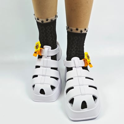 AKIBO輕量羅馬鞋-牛奶白(女款、雲朵感、輕量、兩穿、防水)  / 內附AKIBO品牌綁帶一組2