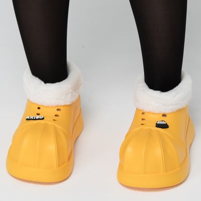 【買1送1】AKIBO毛毛洞洞短靴-陽光黃(女款、4公分厚底增高、雲朵感、輕量、保暖) / 內附AKIBO品牌鞋扣2個。現在買再送鞋扣組(不挑款)9