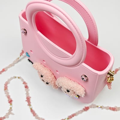 【買1送1】AKIBO滿月包-櫻花粉/粉嫩花瓣背帶(肩背手提洞洞包。中性款、輕量、防水) / 內附AKIBO品牌鞋扣1個。現在買再送鞋扣組(不挑款)3