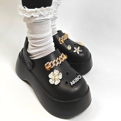 【買1送1】AKIBO極簡厚底洞洞鞋-經典黑(女款、寬楦、耐走、兩穿、防水) / 內附AKIBO品牌鞋扣1個。現在買再送鞋扣組(不挑款)8