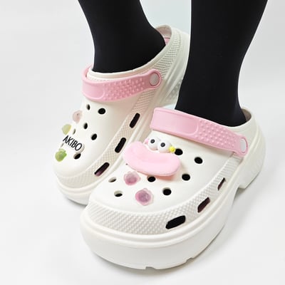 【買1送1】AKIBO點點厚底洞洞鞋-牛奶白(女款、5公分厚底增高、寬楦、雲朵感、輕量、兩穿、防水) / 內附AKIBO品牌鞋扣1個。現在買再送鞋扣組(不挑款)13