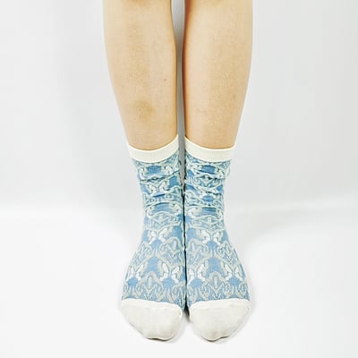 AKIBO藍調浮雕花紋中筒襪(三件組)-女款