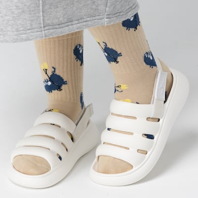 Angelia&Pets緹花滿版襪-卡其