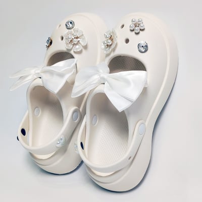 【買1送1】AKIBO瑪莉珍洞洞鞋-牛奶白(女款、4.5公分厚底增高、雲朵感、輕量、兩穿、防水)  / 內附AKIBO品牌鞋扣1個。現在買再送鞋扣組(不挑款)3