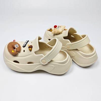 【買1送1】AKIBO波浪厚底洞洞鞋-奶油白(女款、6公分厚底增高、輕量、兩穿、防水) / 內附AKIBO品牌鞋扣1個。現在買再送鞋扣組(不挑款)1