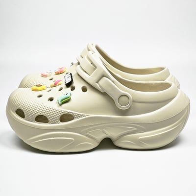 【買1送1】AKIBO搖滾老爹洞洞鞋-奶油白(女款、6公分厚底增高、輕量、兩穿、防水) / 內附AKIBO品牌鞋扣1個。現在買再送鞋扣組(不挑款)6