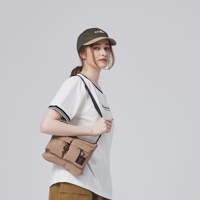 NCAA哈佛大學Harvard織標扁側背包-卡3