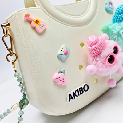 【買1送1】AKIBO滿月包-牛奶白/森系琉璃背帶(肩背手提洞洞包。中性款、輕量、防水) / 內附AKIBO品牌鞋扣1個。現在買再送鞋扣組(不挑款)4