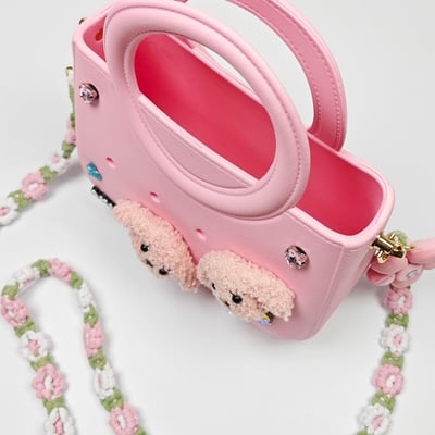 【買1送1】AKIBO滿月包-櫻花粉/手工編織花朵背帶(肩背手提洞洞包。中性款、輕量、防水) / 內附AKIBO品牌鞋扣1個。現在買再送鞋扣組(不挑款)3