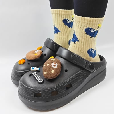 【買1送1】AKIBO餅乾洞洞鞋-經典黑(中性款、寬楦、輕量、耐走、兩穿、防水) / 內附AKIBO品牌鞋扣1個。現在買再送鞋扣組(不挑款)11