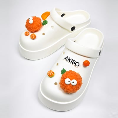 【買1送1】AKIBO極簡厚底洞洞鞋-牛奶白(女款、寬楦、耐走、兩穿、防水)/ 內附AKIBO品牌鞋扣1個。現在買再送鞋扣組(不挑款)3