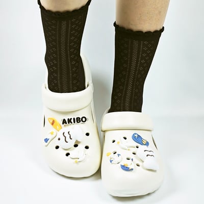 【買1送1】AKIBO泡芙洞洞鞋-牛奶白(女款、雲朵感、輕量、兩穿、防水) / 內附AKIBO品牌鞋扣1個。現在買再送鞋扣組(不挑款)10