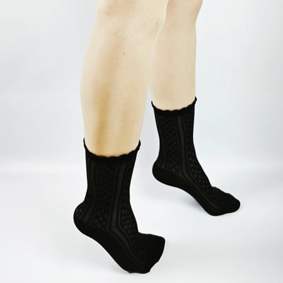 AKIBO日系優雅鏤空中筒襪(三件組)-女款6